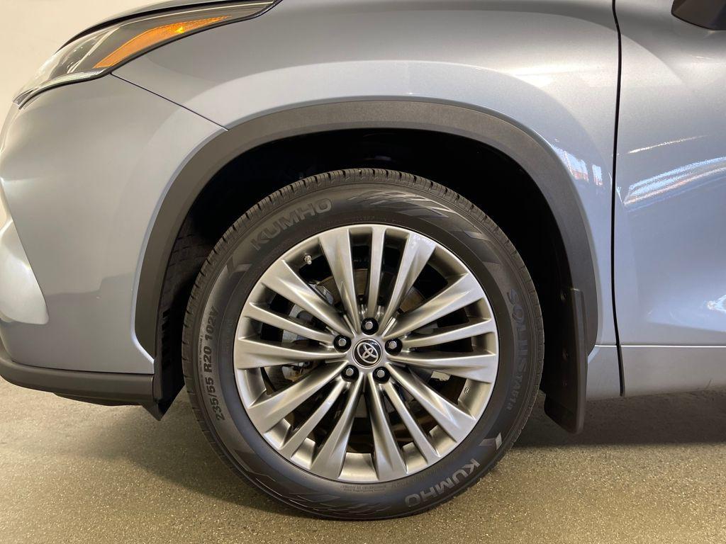 used 2022 Toyota Highlander car, priced at $43,977