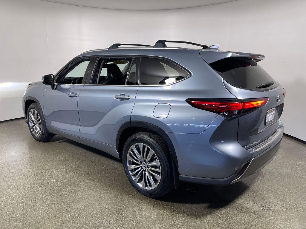 used 2022 Toyota Highlander car, priced at $43,977