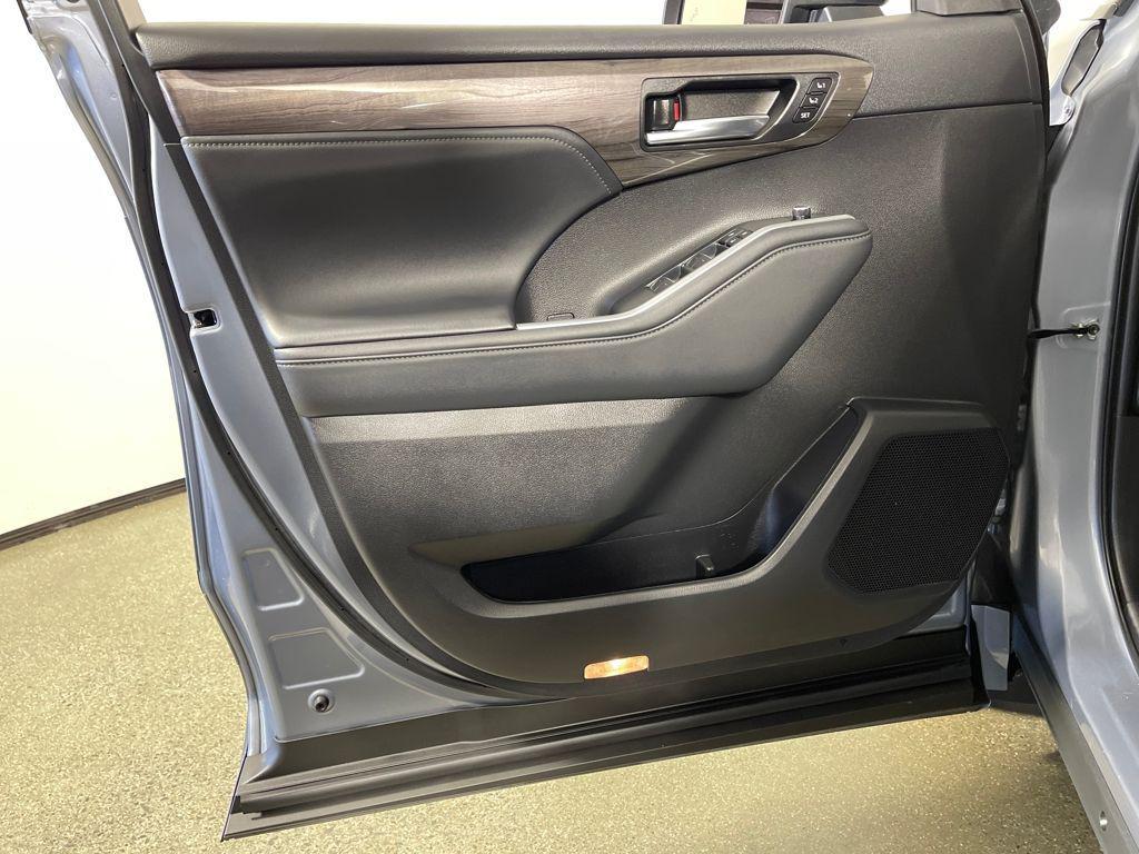 used 2022 Toyota Highlander car, priced at $43,977