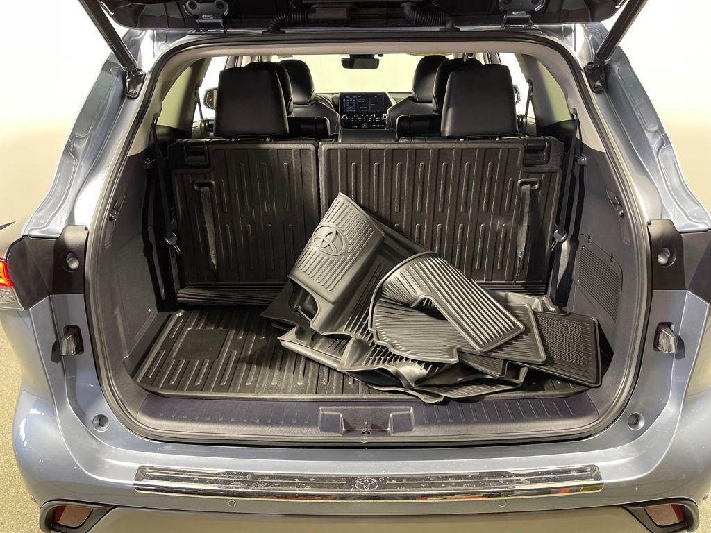 used 2022 Toyota Highlander car, priced at $43,977