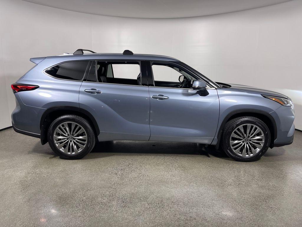 used 2022 Toyota Highlander car, priced at $43,977