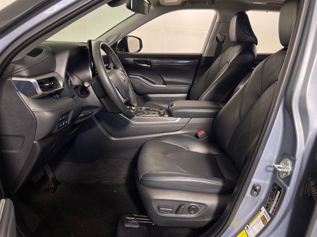 used 2022 Toyota Highlander car, priced at $43,977