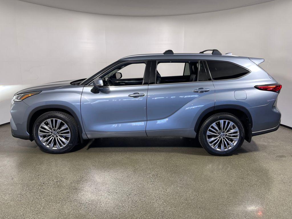 used 2022 Toyota Highlander car, priced at $43,977