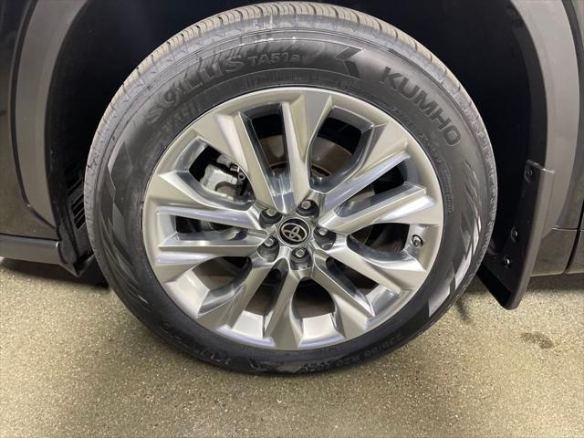used 2023 Toyota Highlander car, priced at $44,498