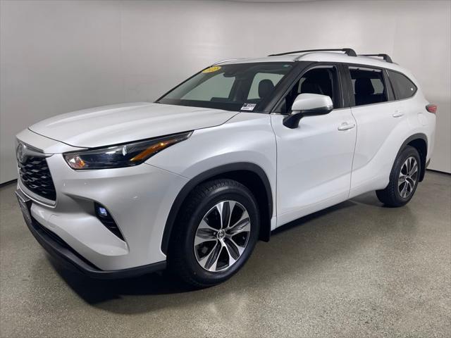 used 2022 Toyota Highlander car, priced at $37,995
