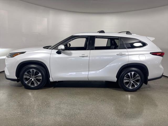 used 2022 Toyota Highlander car, priced at $37,995