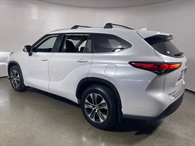 used 2022 Toyota Highlander car, priced at $37,995