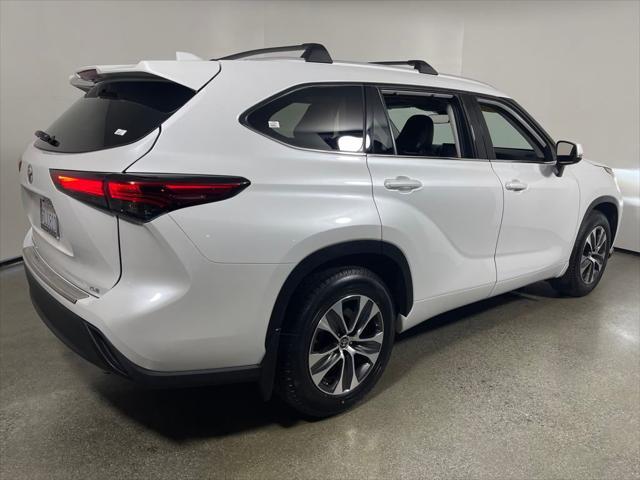 used 2022 Toyota Highlander car, priced at $37,995