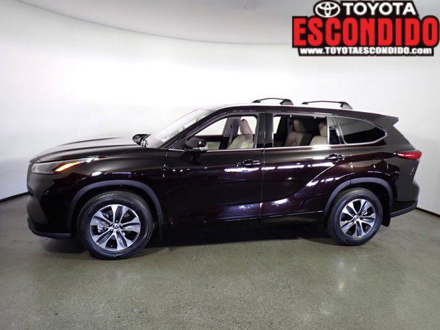 used 2022 Toyota Highlander Hybrid car, priced at $37,497