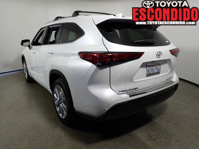 used 2022 Toyota Highlander car, priced at $37,998