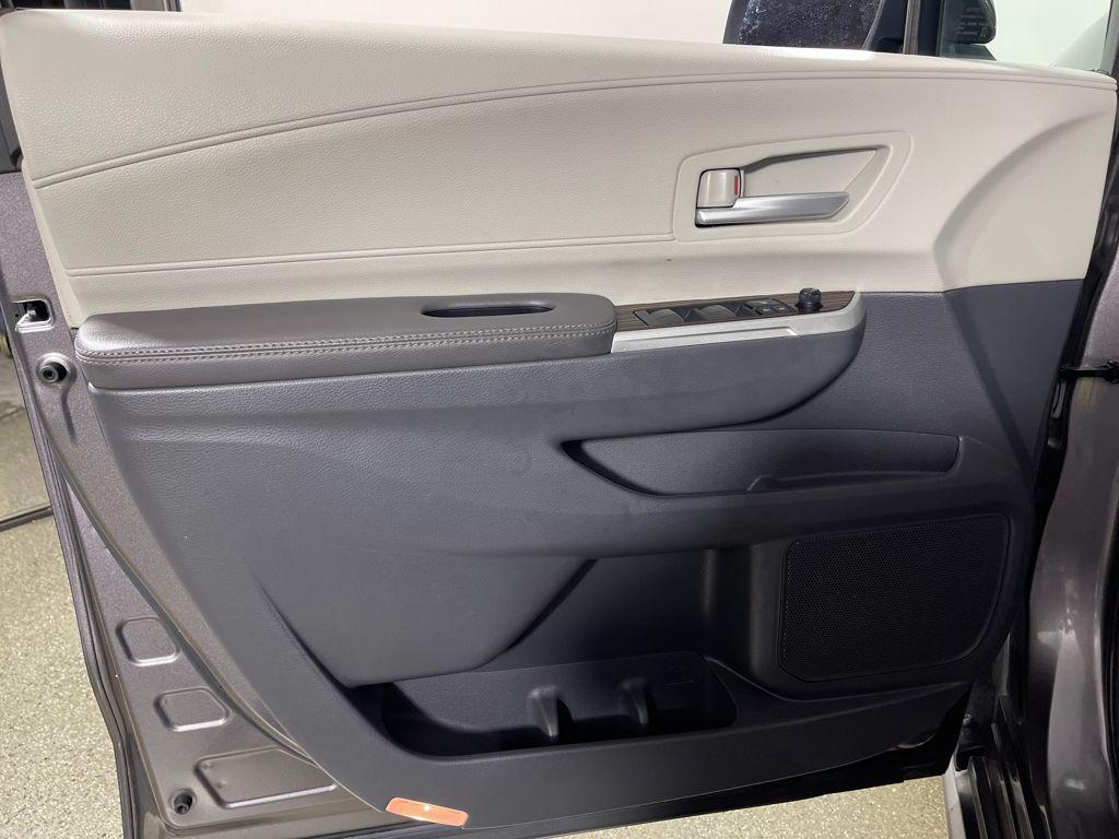 used 2023 Toyota Sienna car, priced at $39,998