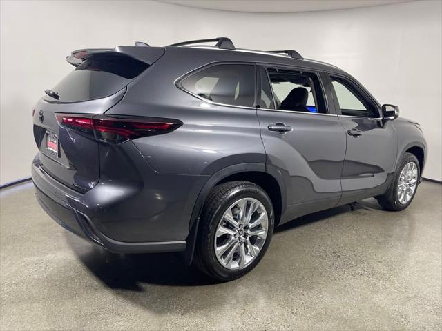 new 2025 Toyota Highlander car, priced at $52,475