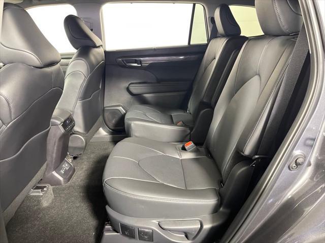 new 2025 Toyota Highlander car, priced at $52,475