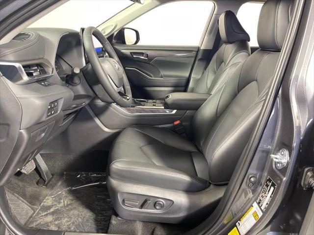 new 2025 Toyota Highlander car, priced at $52,475