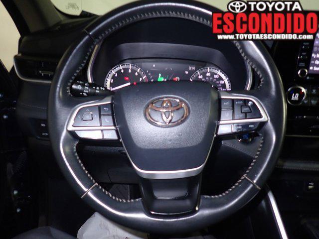 used 2022 Toyota Highlander car, priced at $34,998