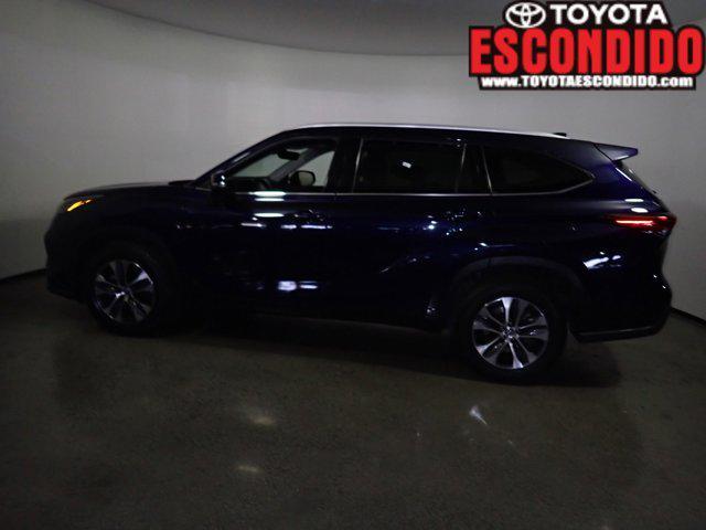 used 2022 Toyota Highlander car, priced at $34,998