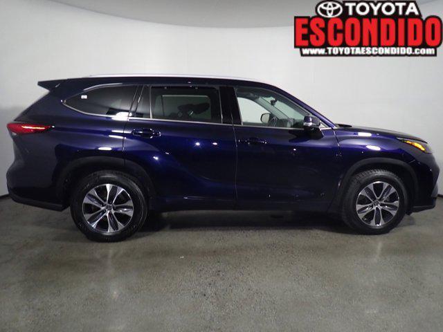 used 2022 Toyota Highlander car, priced at $34,998