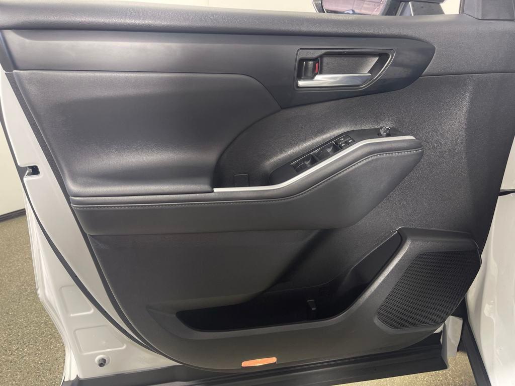 used 2022 Toyota Highlander car, priced at $38,995