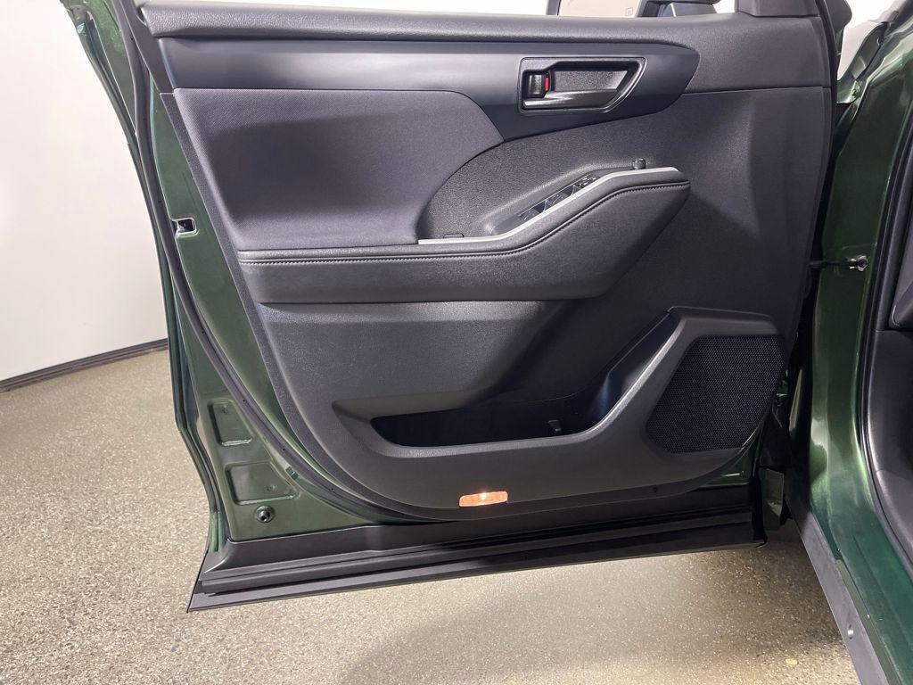 used 2023 Toyota Highlander Hybrid car, priced at $34,998