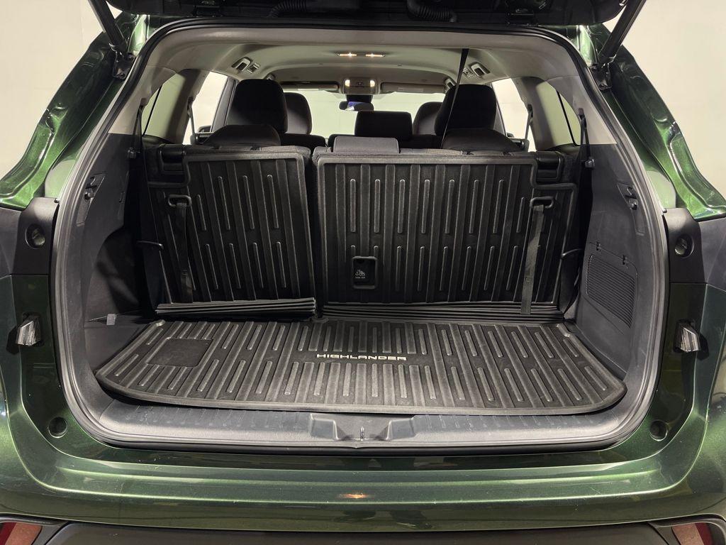 used 2023 Toyota Highlander Hybrid car, priced at $34,998