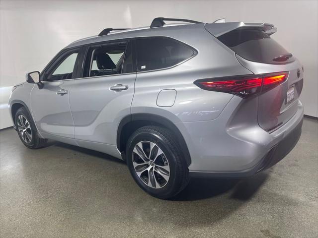 used 2022 Toyota Highlander car, priced at $38,998