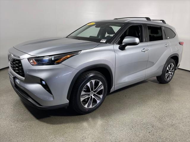 used 2022 Toyota Highlander car, priced at $38,998