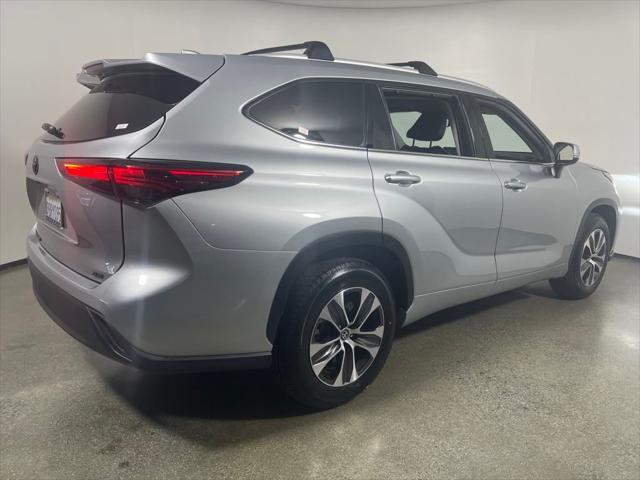 used 2022 Toyota Highlander car, priced at $38,998