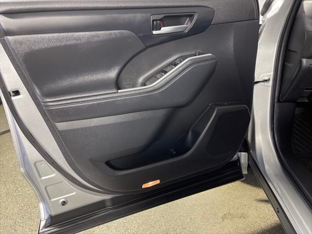 used 2022 Toyota Highlander car, priced at $37,998