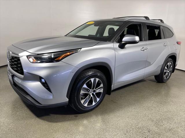 used 2022 Toyota Highlander car, priced at $37,998