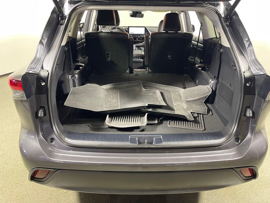 used 2024 Toyota Highlander car, priced at $40,977