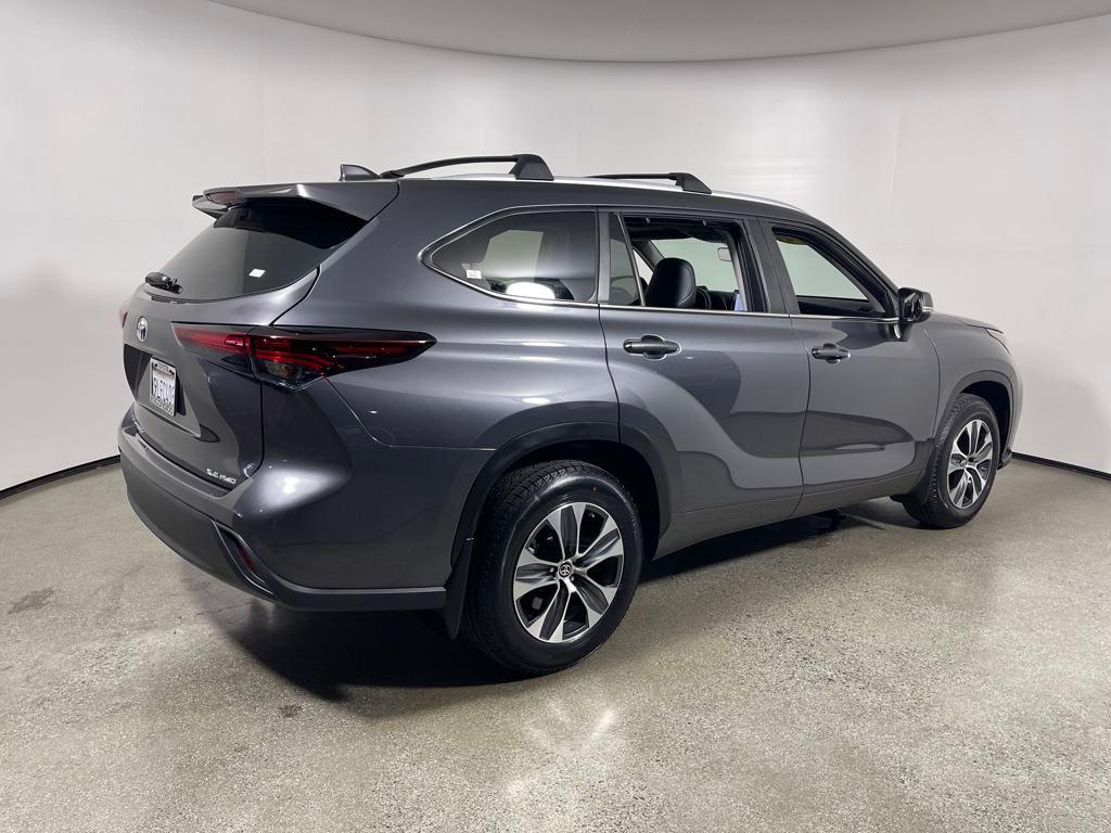 used 2024 Toyota Highlander car, priced at $40,977