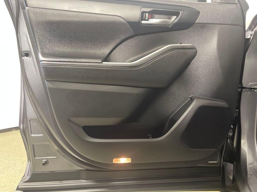 used 2024 Toyota Highlander car, priced at $40,977