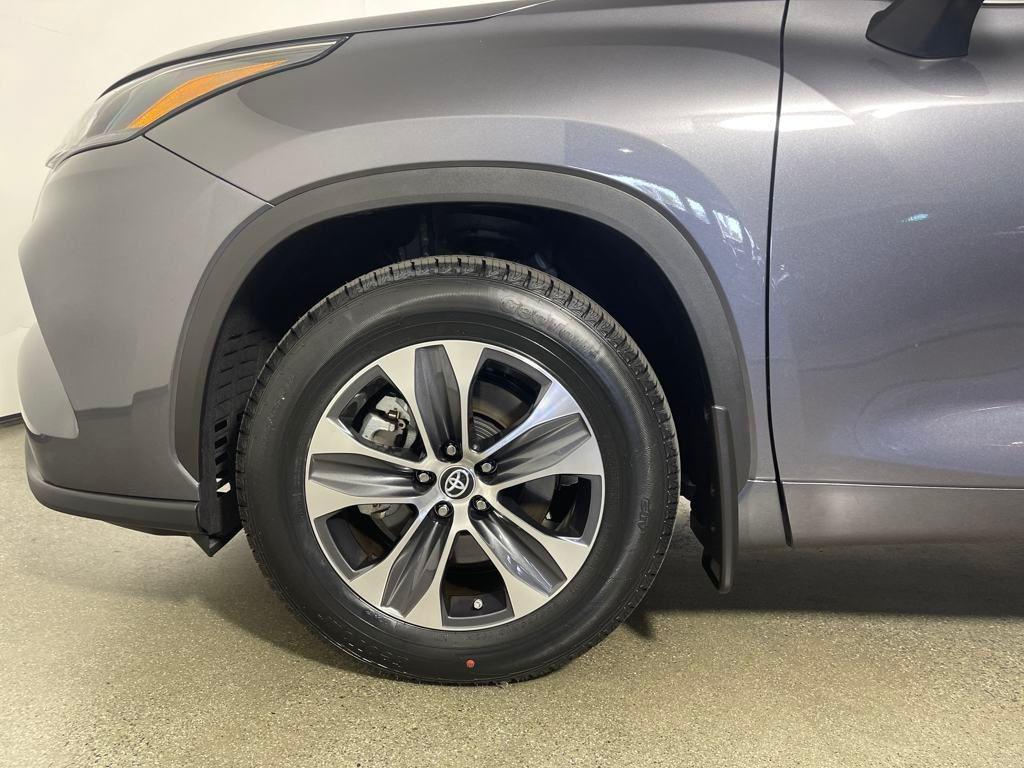used 2024 Toyota Highlander car, priced at $40,977