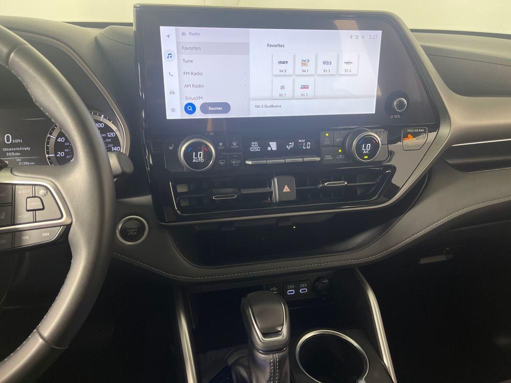 used 2024 Toyota Highlander car, priced at $40,977