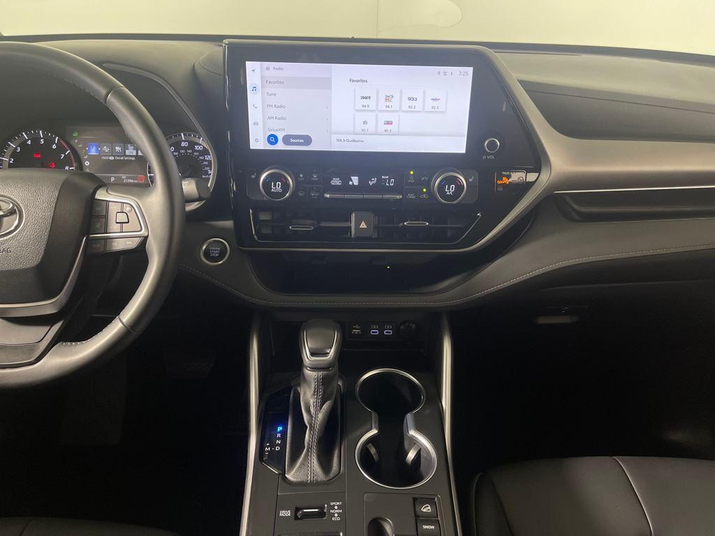 used 2024 Toyota Highlander car, priced at $40,977