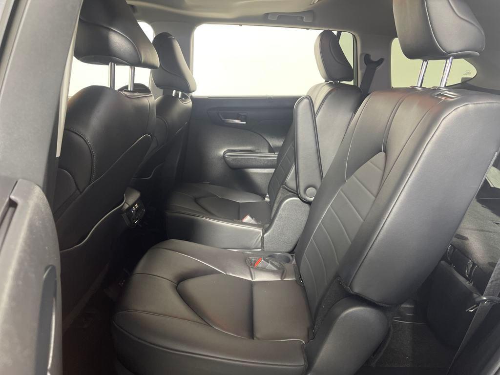 used 2024 Toyota Highlander car, priced at $40,977