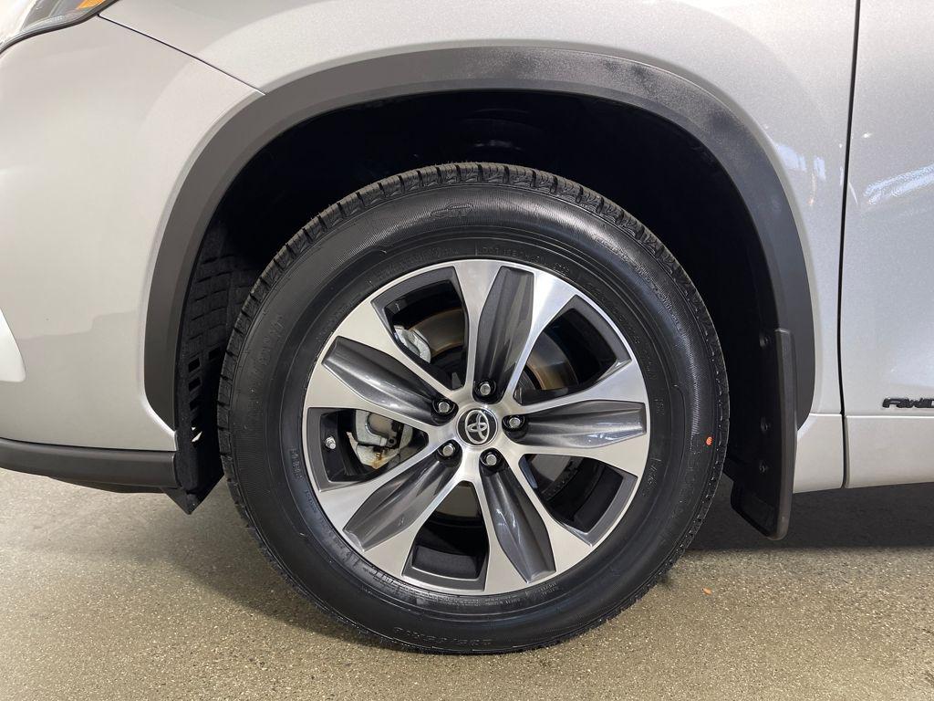 used 2024 Toyota Highlander Hybrid car, priced at $45,998