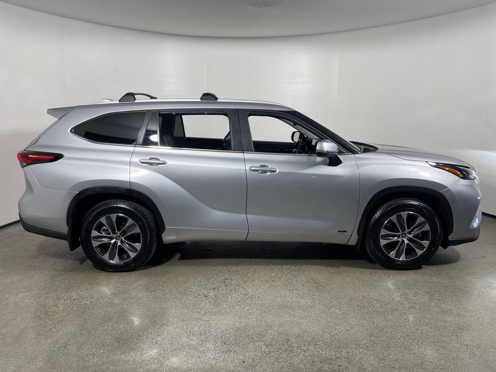 used 2024 Toyota Highlander Hybrid car, priced at $45,998