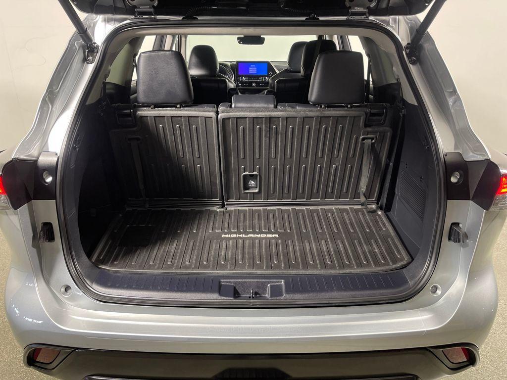used 2024 Toyota Highlander Hybrid car, priced at $45,998