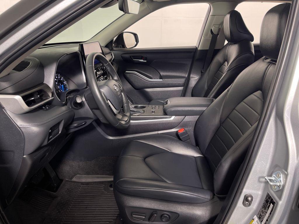 used 2024 Toyota Highlander Hybrid car, priced at $45,998