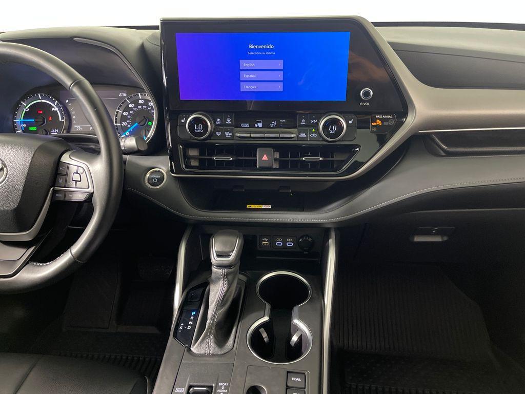 used 2024 Toyota Highlander Hybrid car, priced at $45,998
