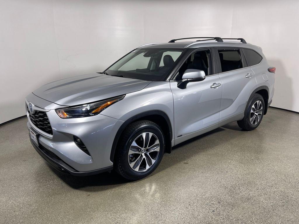 used 2024 Toyota Highlander Hybrid car, priced at $45,998