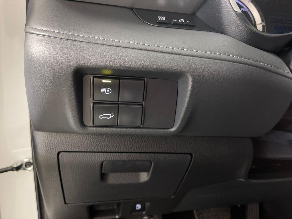 used 2025 Toyota Highlander Hybrid car, priced at $47,998