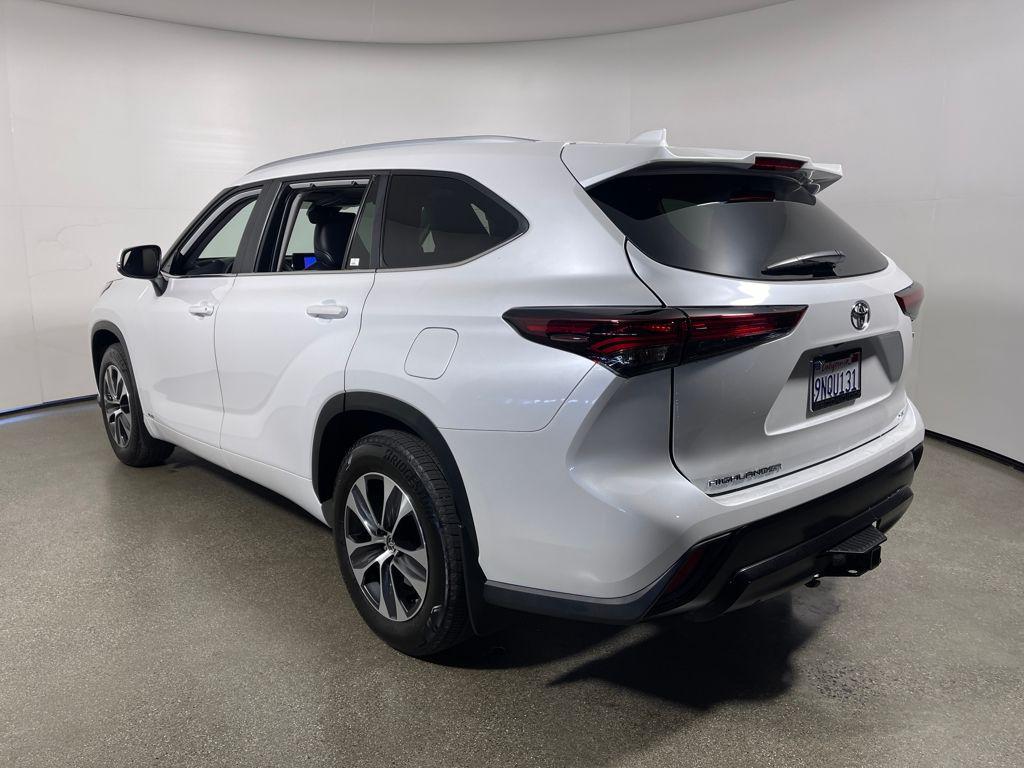 used 2025 Toyota Highlander Hybrid car, priced at $47,998