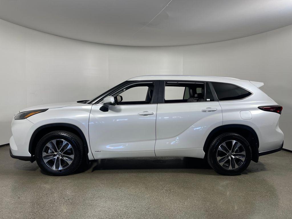 used 2025 Toyota Highlander Hybrid car, priced at $47,998