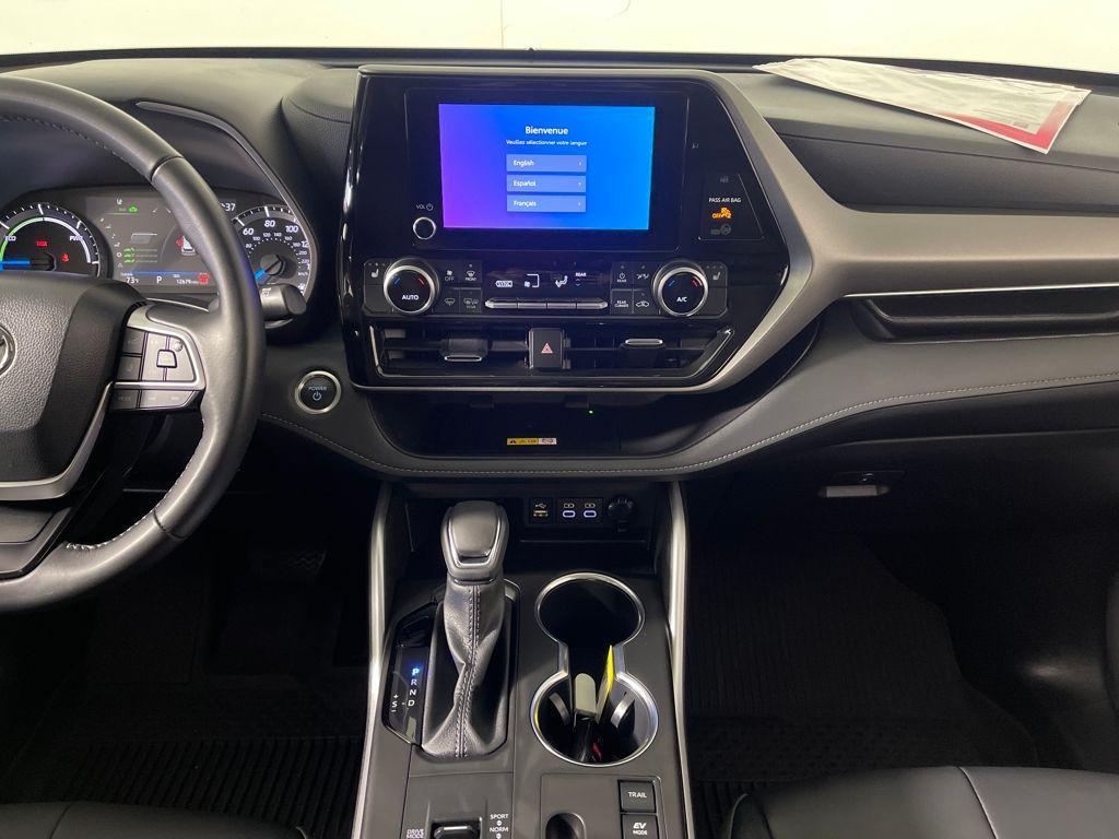 used 2025 Toyota Highlander Hybrid car, priced at $47,998