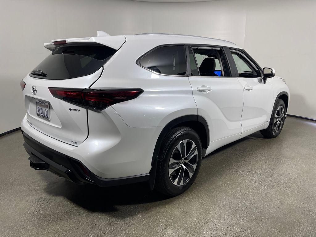 used 2025 Toyota Highlander Hybrid car, priced at $47,998