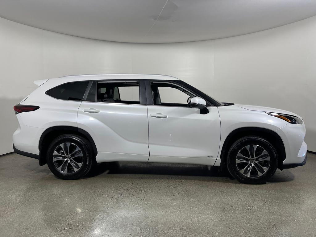 used 2025 Toyota Highlander Hybrid car, priced at $47,998