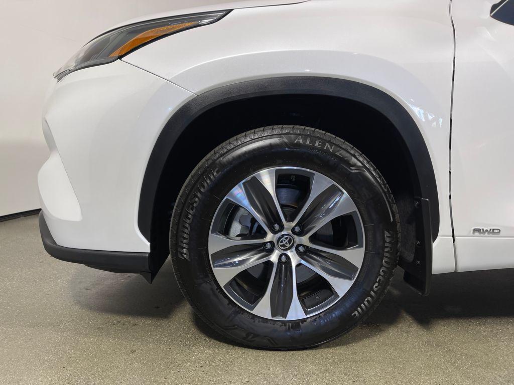 used 2025 Toyota Highlander Hybrid car, priced at $47,998