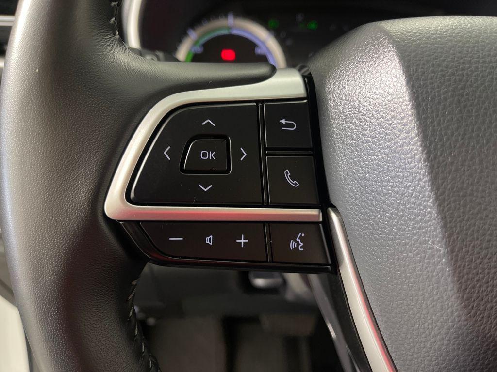 used 2025 Toyota Highlander Hybrid car, priced at $47,998